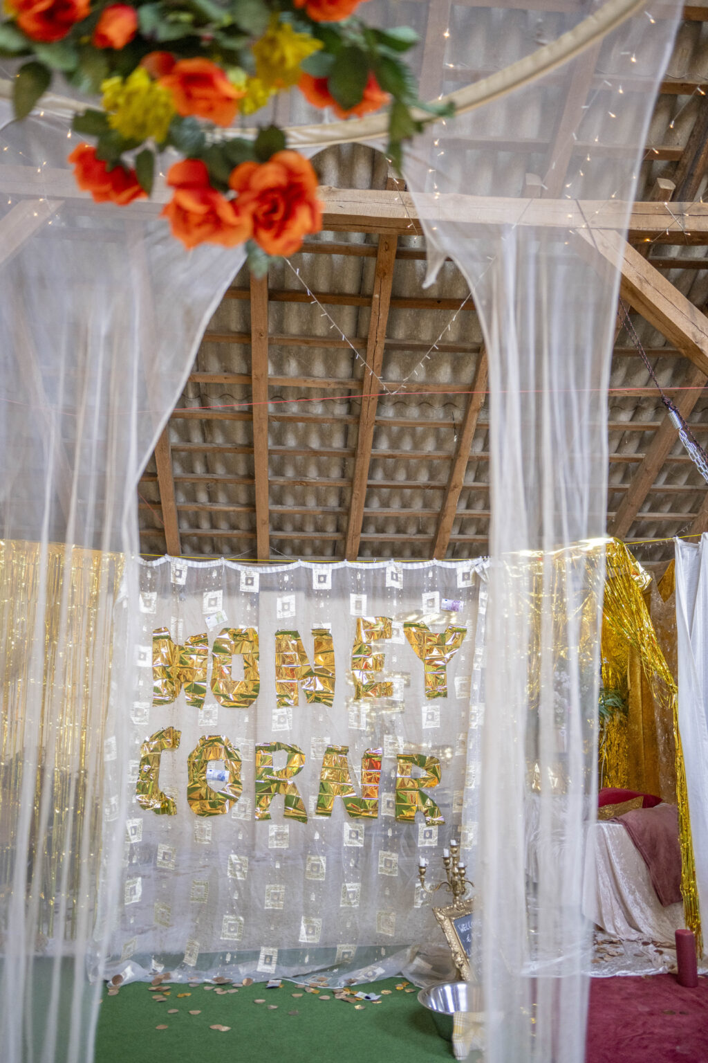 Blick auf die Money Corner von außen